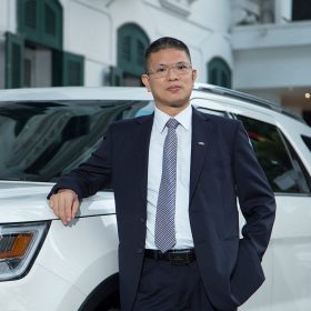 Chup-anh-doanh-nhan-TGD-Ford-Viet-Nam-01