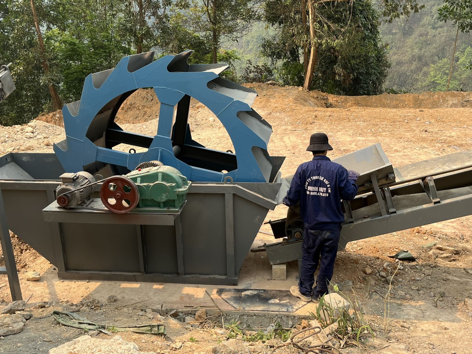 máy rửa cát guồng quay