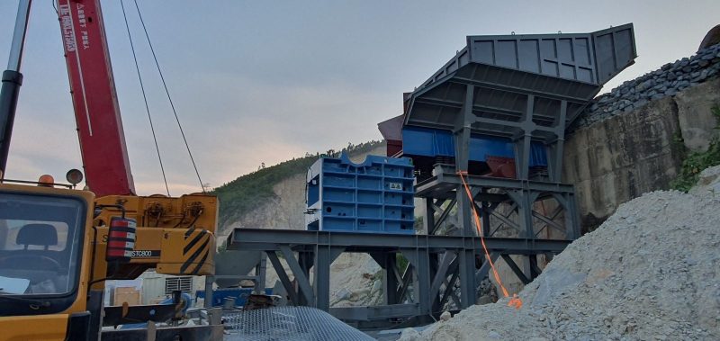 Máng phễu đá hộc - Cấp liệu rung